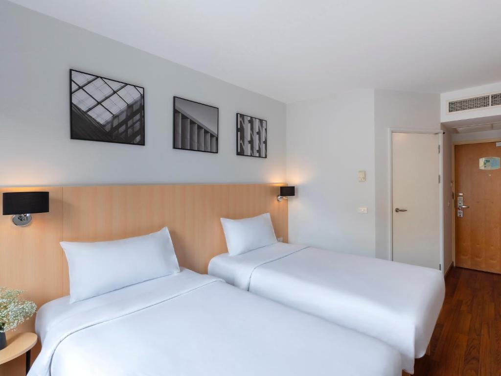 هتل بیس ستورن